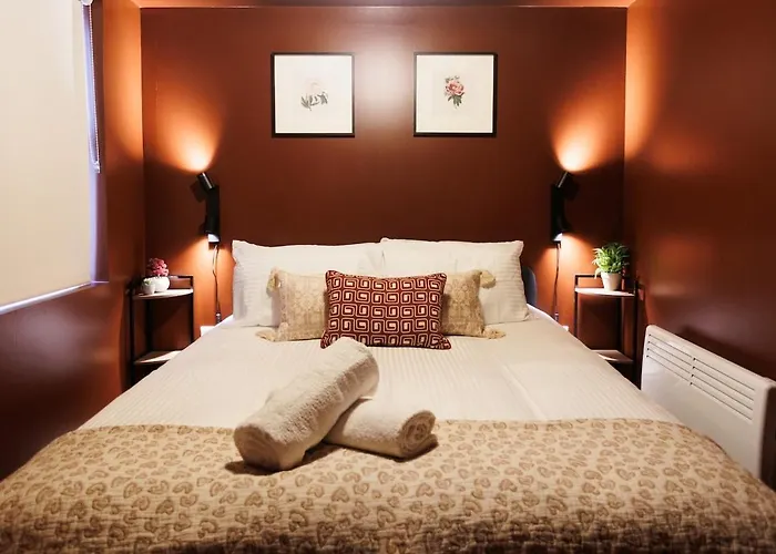 Upper Eastside - King Bed & Free Bikes